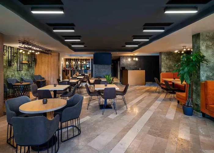 Отель Labirint Boutique - Location 3*