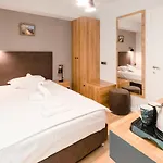 Отель Labirint Boutique - Location